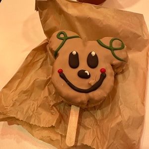 Meet your Posher, Monique